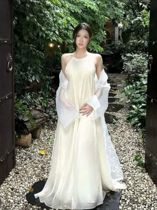 Photo 3 of Váy maxi voan cổ yếm vàng nhạt nữ