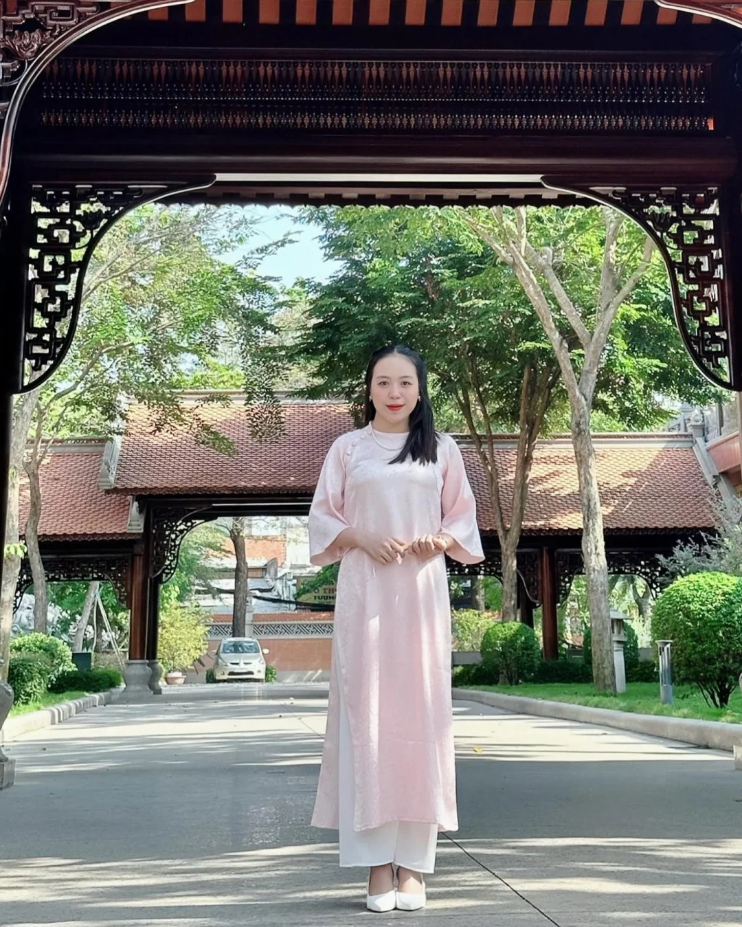 Photo 5 of Set Áo Dài Gấm Hồng Nữ Truyền Thống