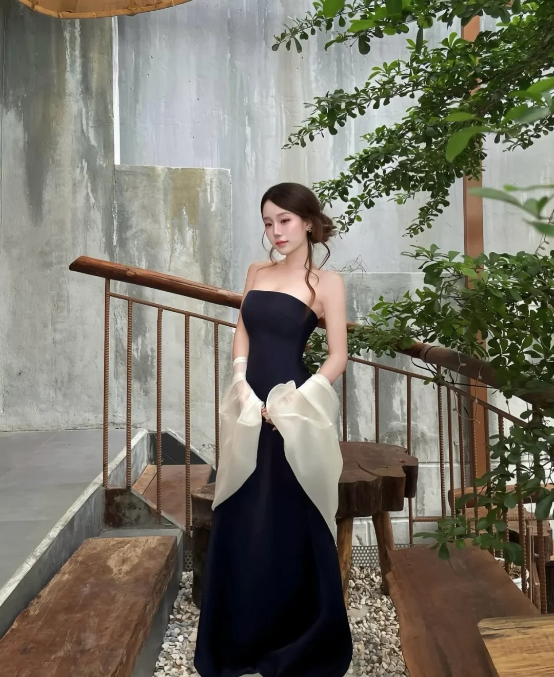 Ảnh 3 của Đầm cúp ngực tay voan xanh navy nữ