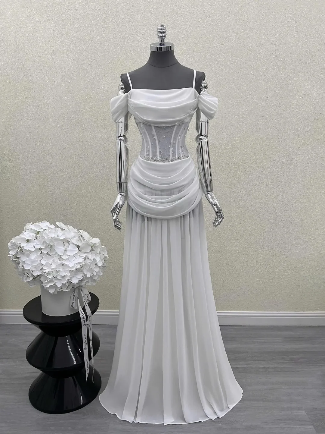 Photo 5 of Đầm dạ hội trắng corset size M