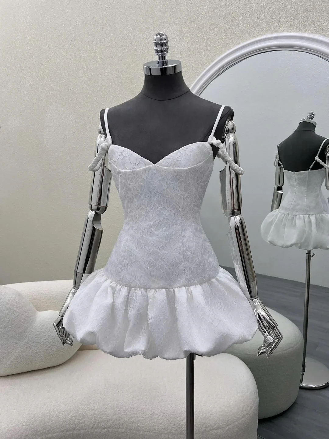 Ảnh 4 của Đầm trắng mini hai dây ren nữ