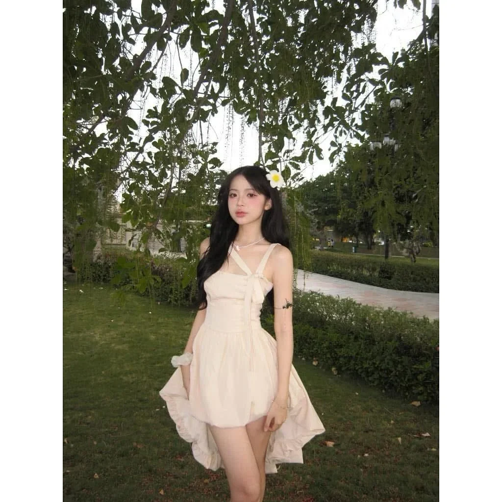 Photo 2 of Đầm một vai bèo nhún vàng nhạt cho thuê