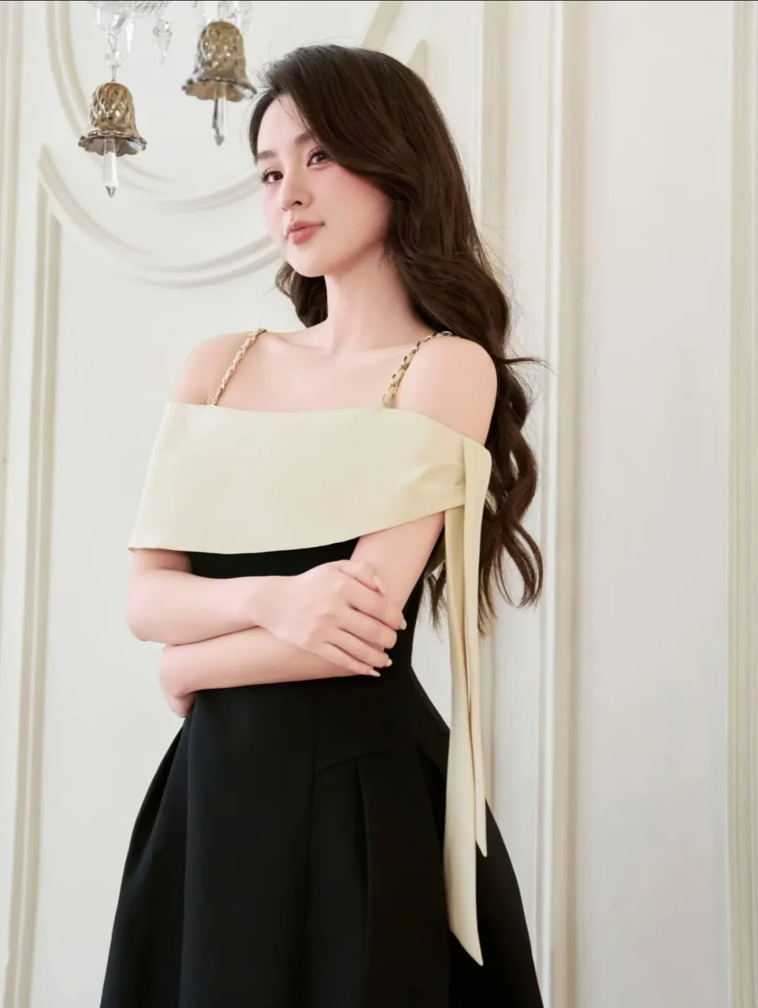 Ảnh 4 của Váy mini trễ vai đen kem nữ