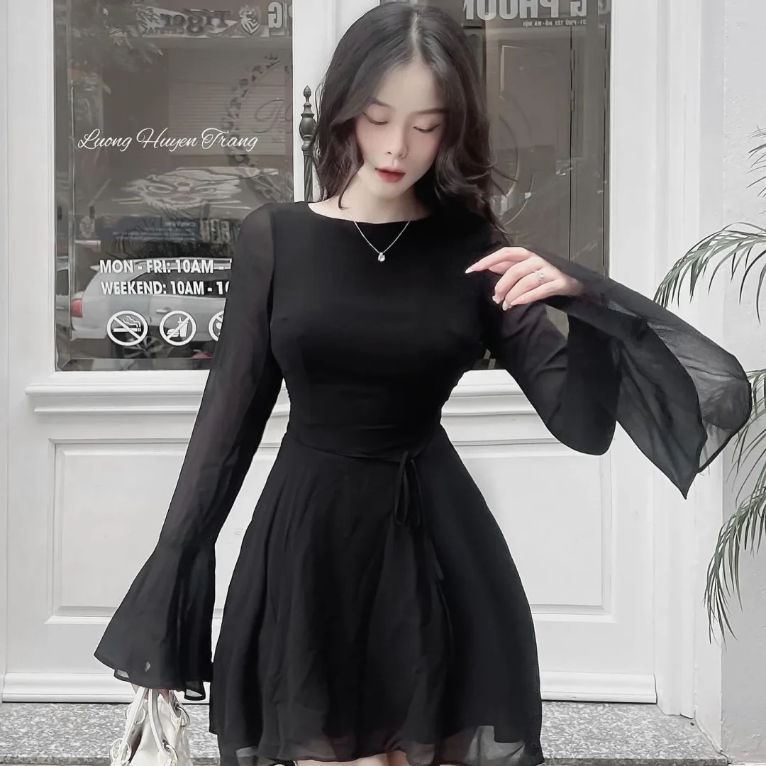 Photo 4 of Váy đen tay loe xòe nữ tính sexy