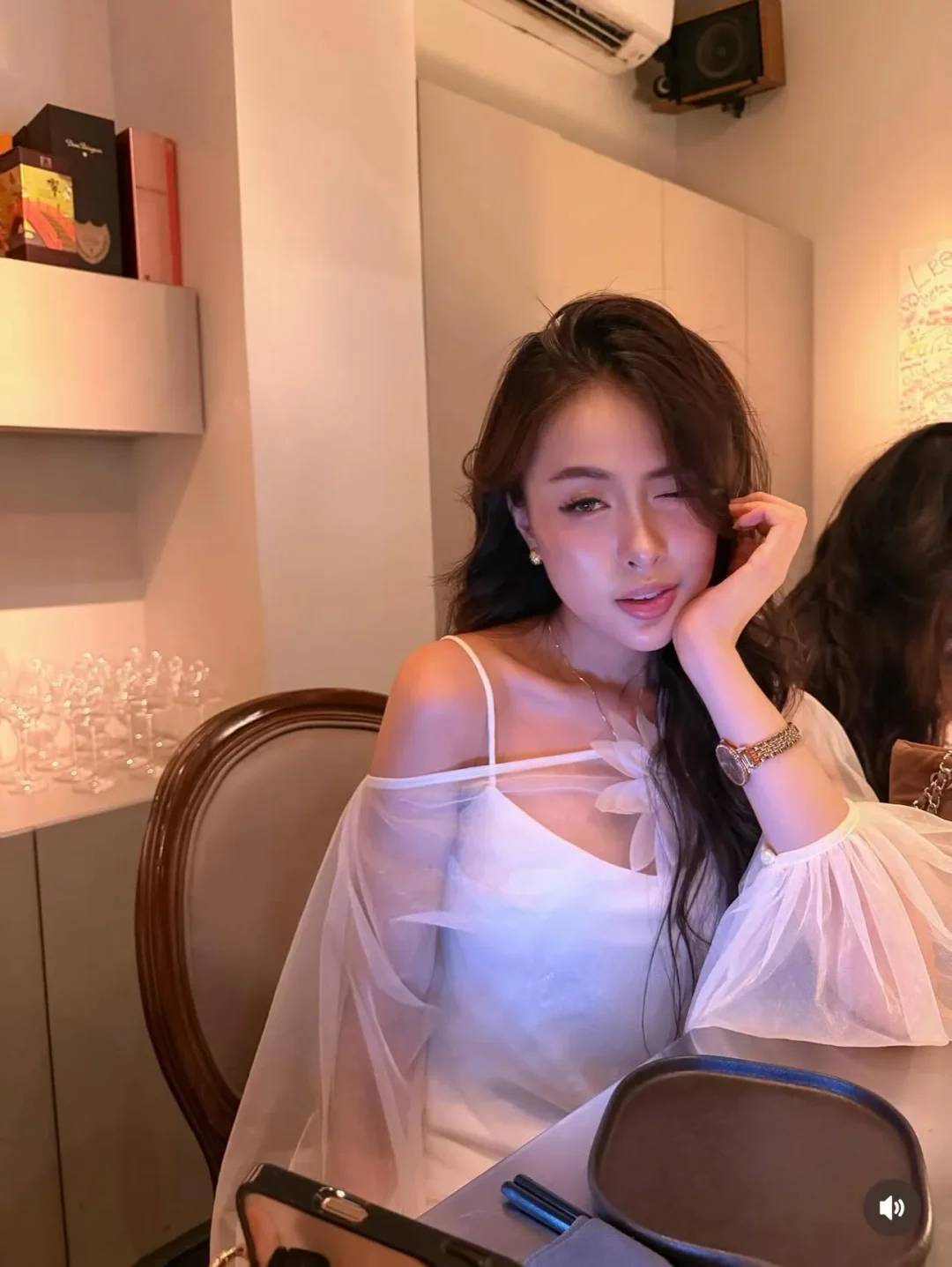 Photo 5 of Váy trắng tay bồng voan nữ cho thuê