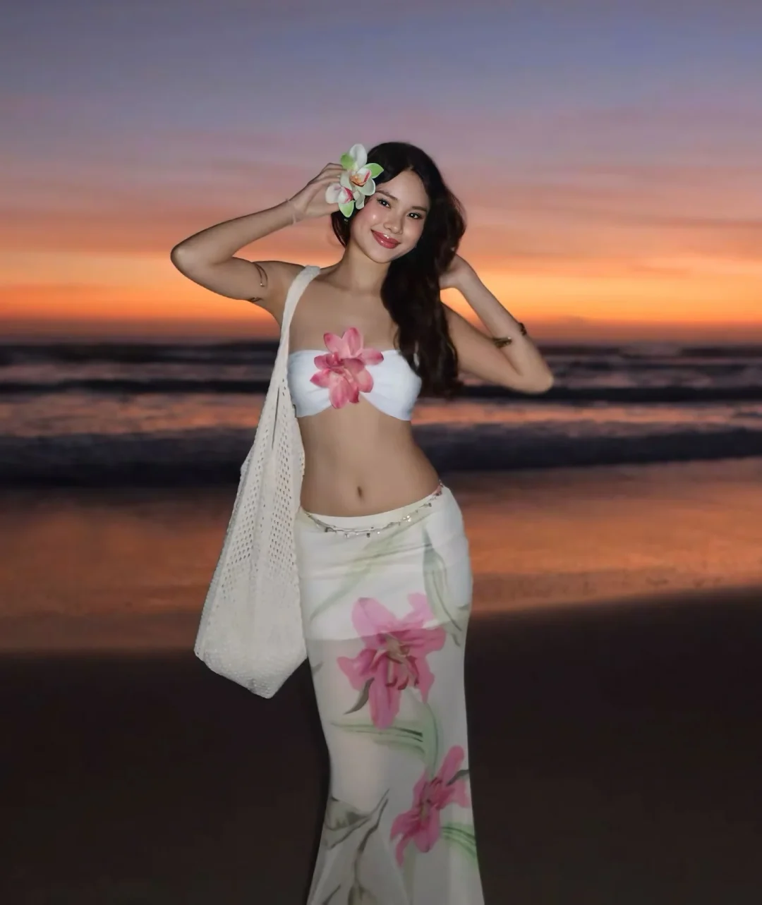 Photo 1 of Bộ bikini sarong trắng hoa đi biển nữ