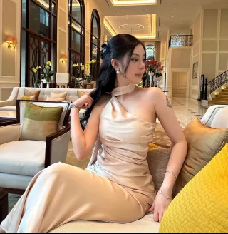 Ảnh 2 của Đầm dạ hội satin be nhạt size M