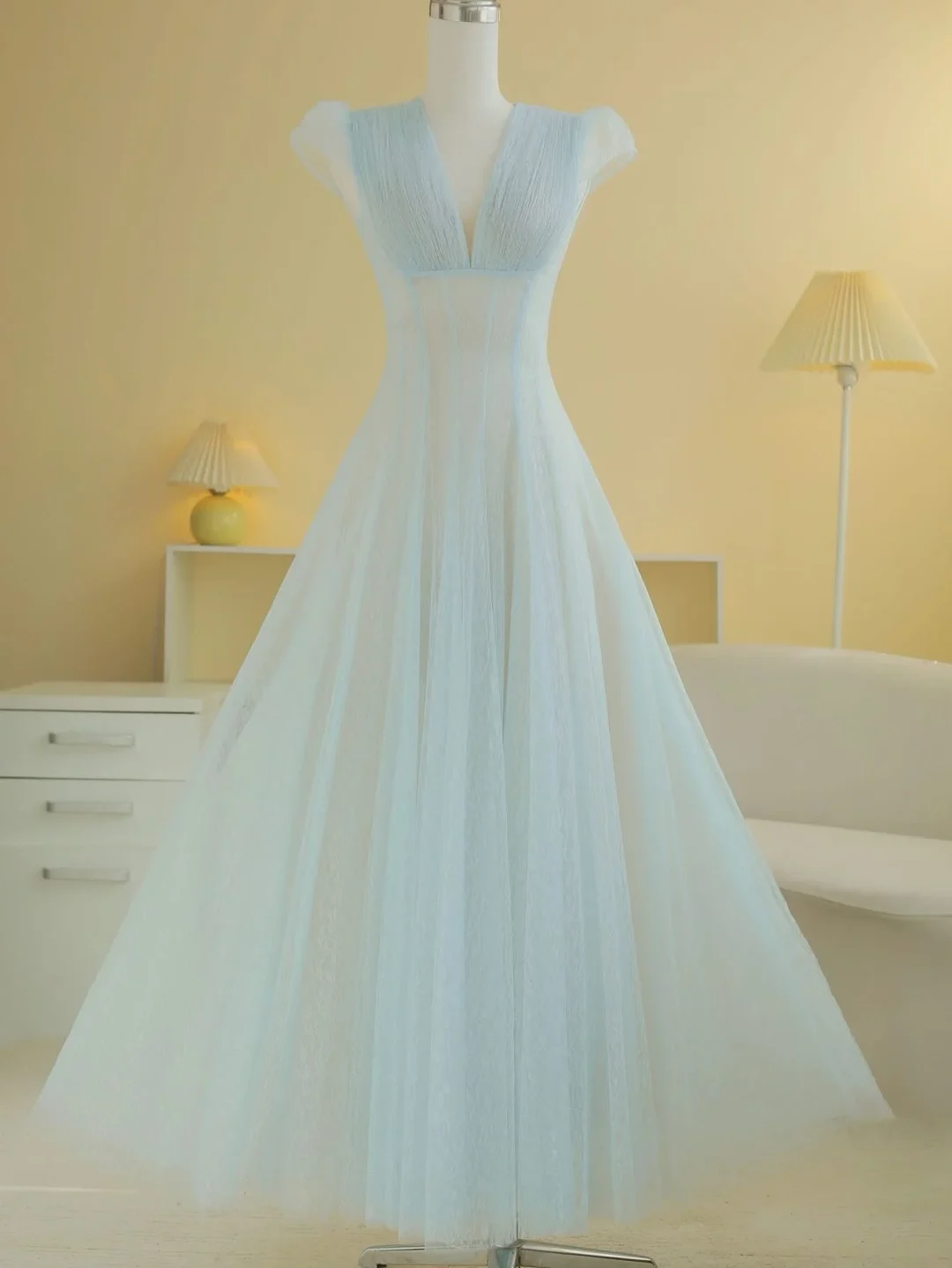 Ảnh 6 của Váy dạ hội kim tuyến maxi màu kem
