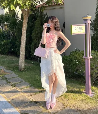 Ảnh 4 của Set croptop caro hồng váy trắng nữ