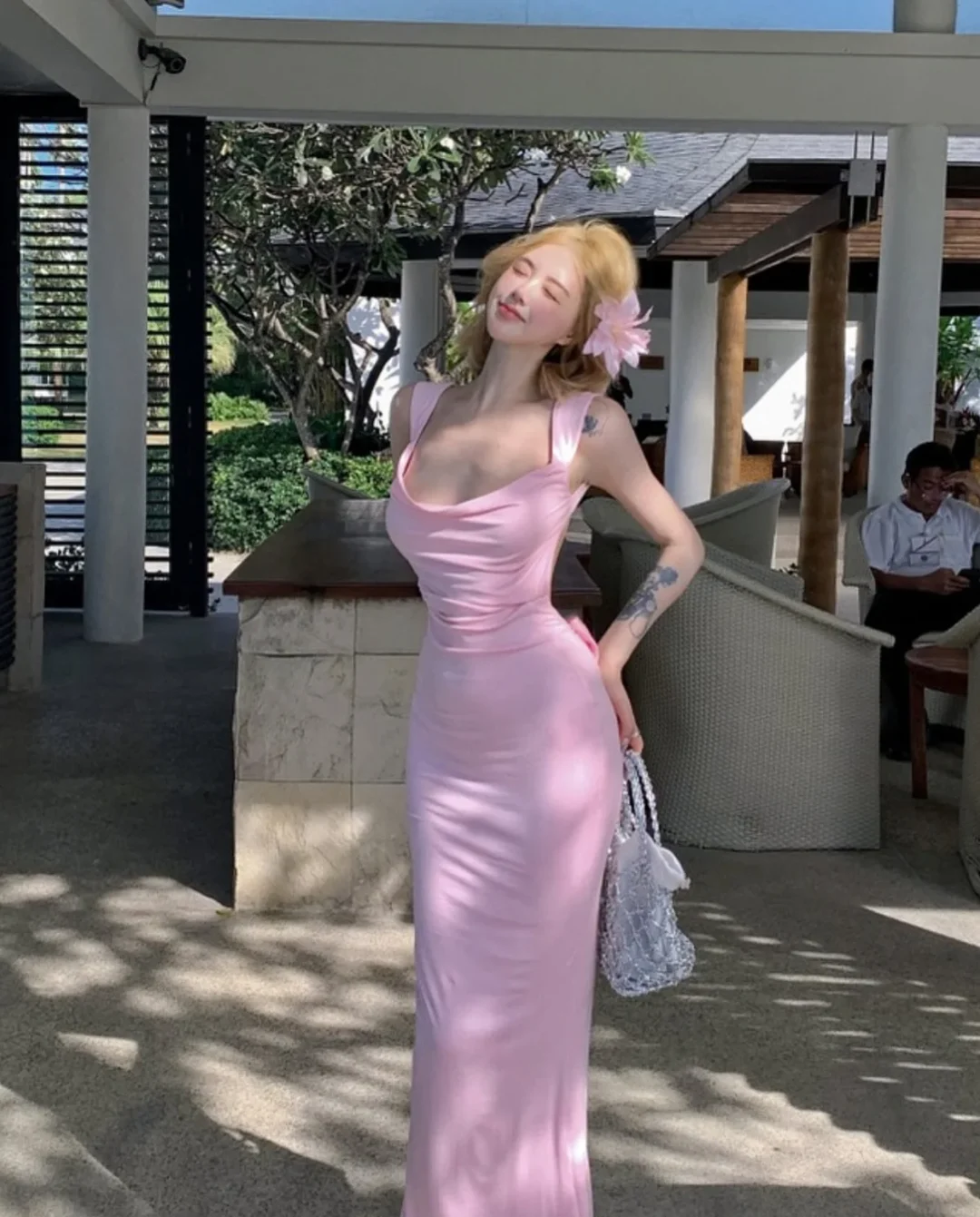 Photo 6 of Váy dài hở lưng hồng pastel bodycon