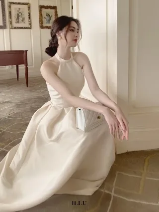 Photo 3 of Đầm midi halter lụa kem nữ