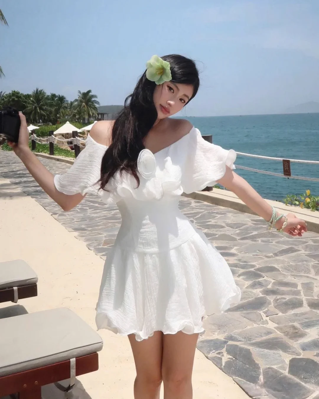 Photo 1 of Đầm trắng trễ vai bèo nhún size S M
