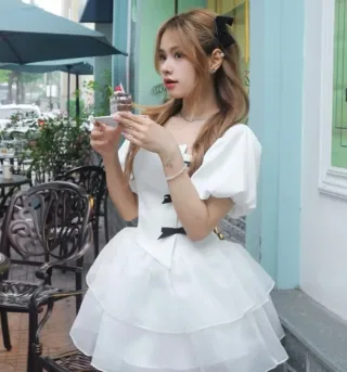 Photo 4 of Váy trắng trễ vai nơ đen size M