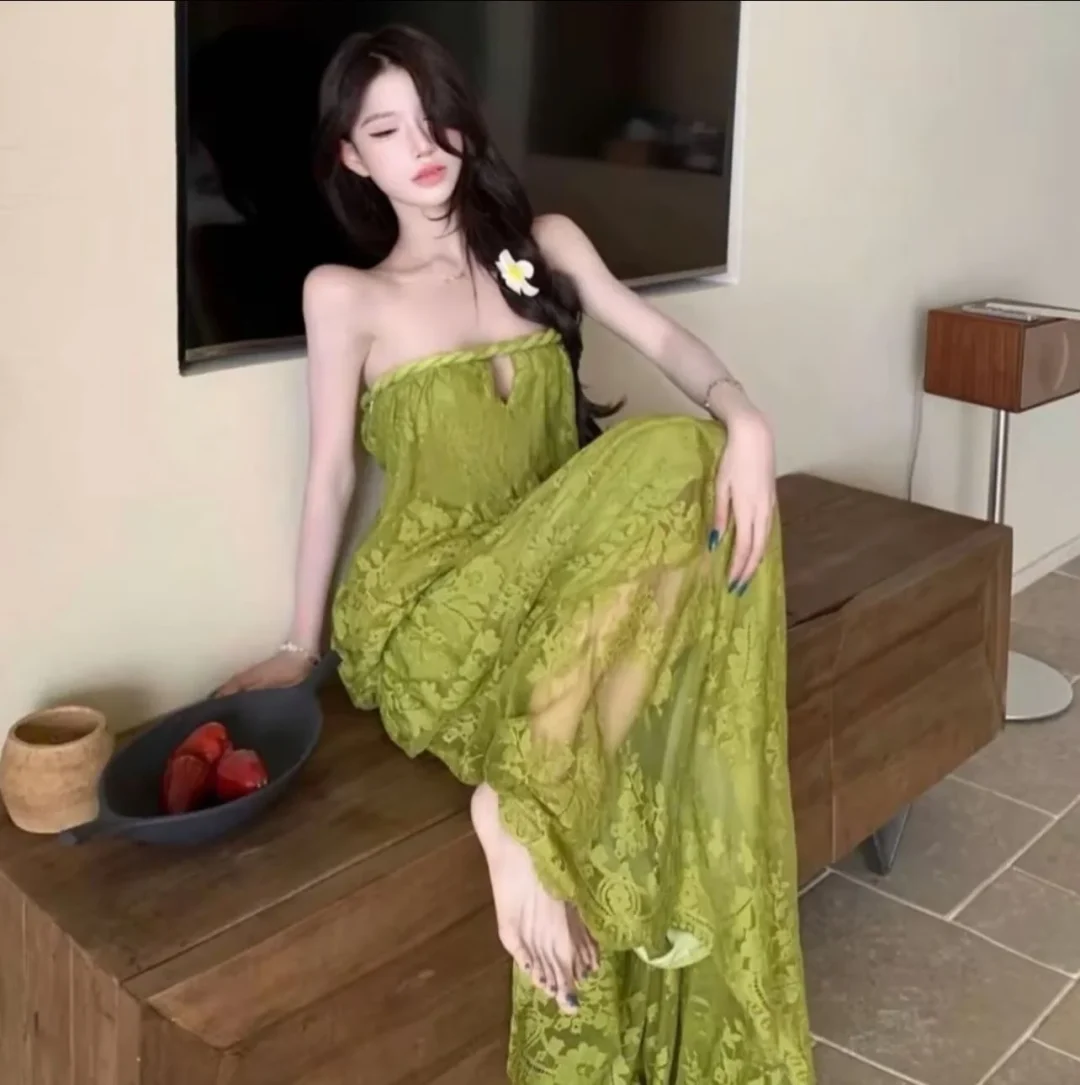 Ảnh 2 của Váy maxi ren vàng lá không quai nữ