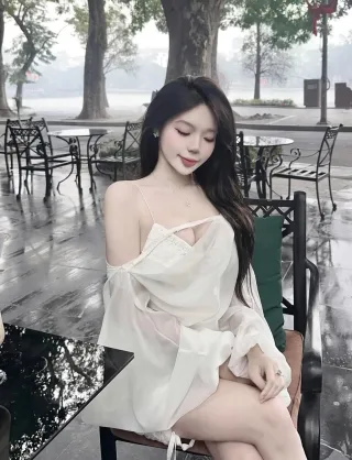 Photo 2 of Áo voan trắng hở vai nữ lãng mạn
