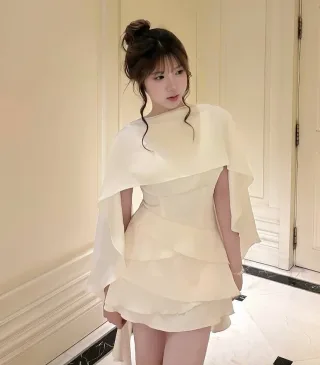 Photo 2 of Đầm satin kem xếp tầng dự tiệc nữ