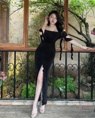 Ảnh 2 của Váy dài trễ vai đen xẻ tà bodycon