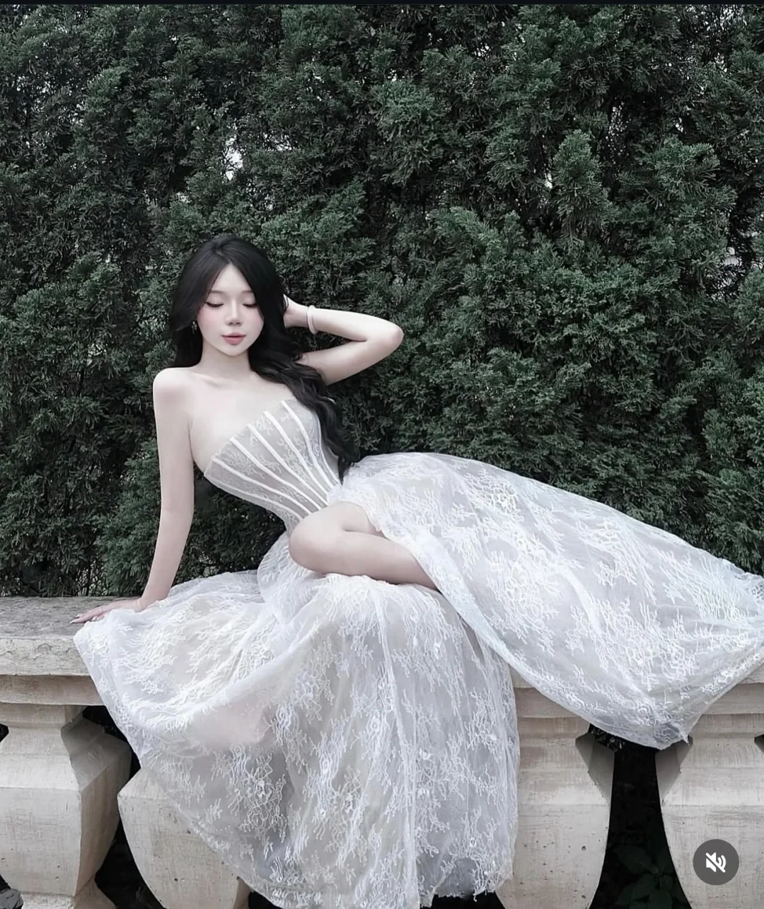 Ảnh 1 của Váy cưới ren trắng strapless size M/L