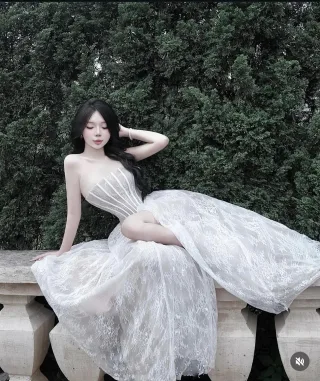 Ảnh 1 của Váy cưới ren trắng strapless size M/L