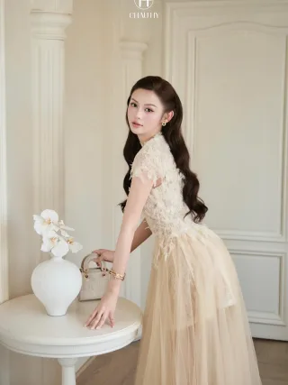 Photo 2 of Áo dài ren tulle kem nữ sang trọng