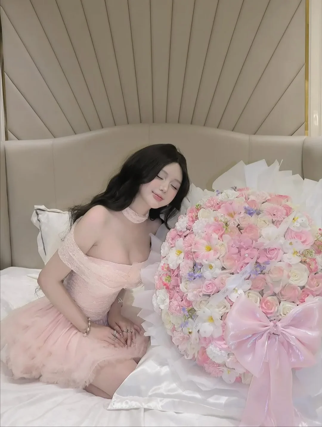 Photo 6 of Váy tiệc hồng pastel ren bèo nữ