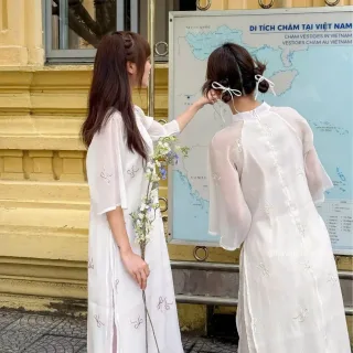 Photo 4 of Áo dài trắng thêu bướm nữ thanh lịch