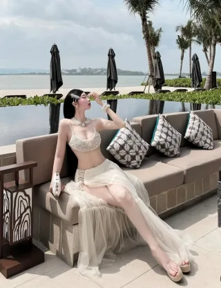 Photo 4 of Set crop top kim sa và chân váy voan nữ