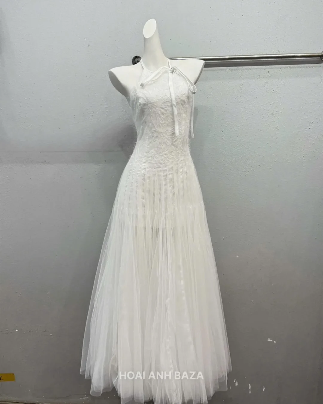 Ảnh 4 của Váy maxi trắng ren hoa xòe nữ