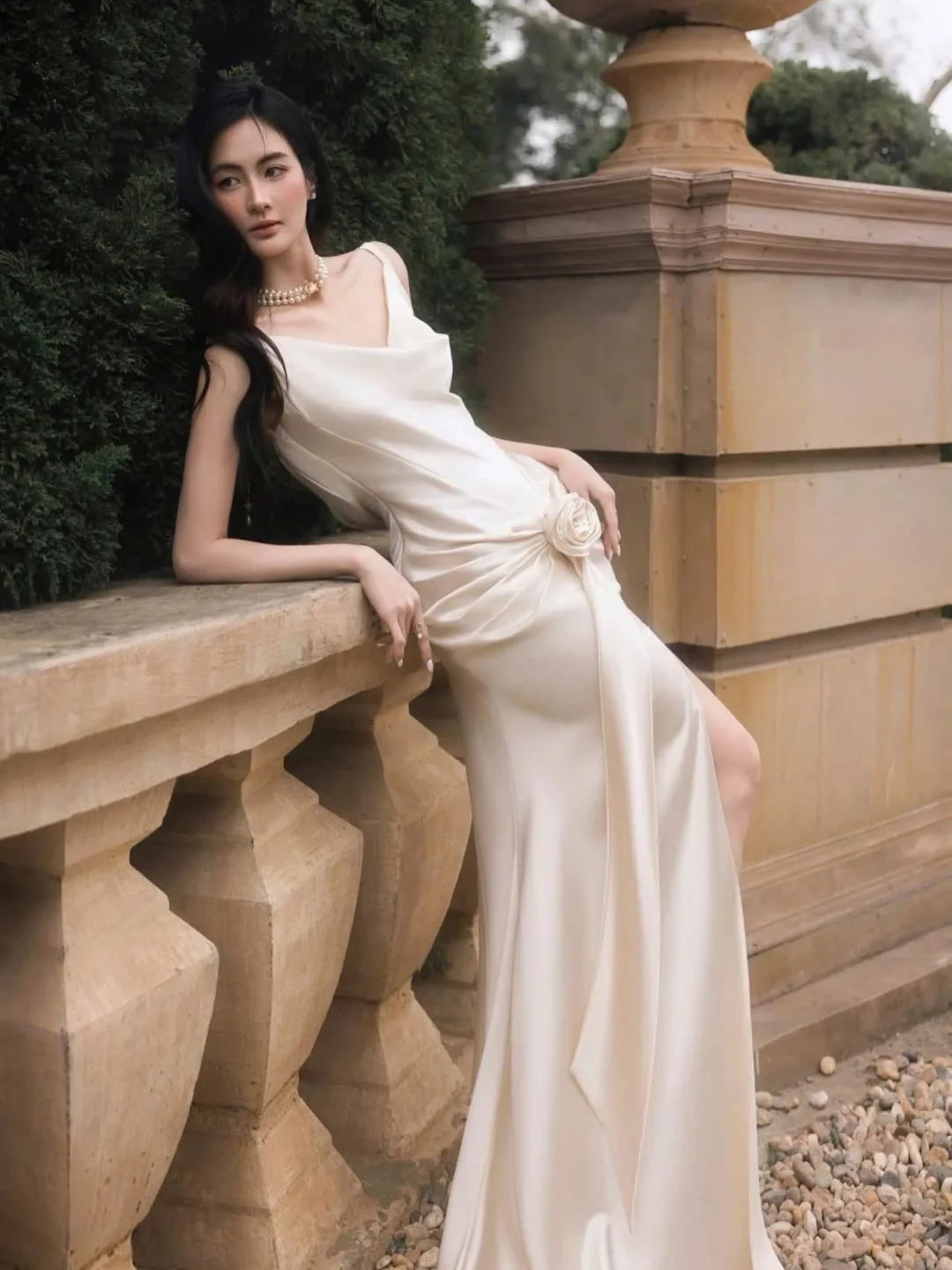 Ảnh 10 của Váy dài satin kem thanh lịch size M