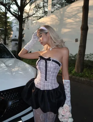 Photo 4 of Set Corset Tweed Hồng Chân Váy Satin Đen Nữ