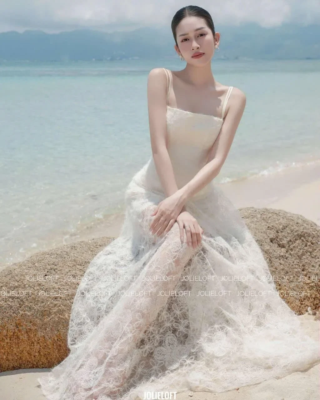 Photo 1 of Váy maxi ren trắng nữ tính cho thuê