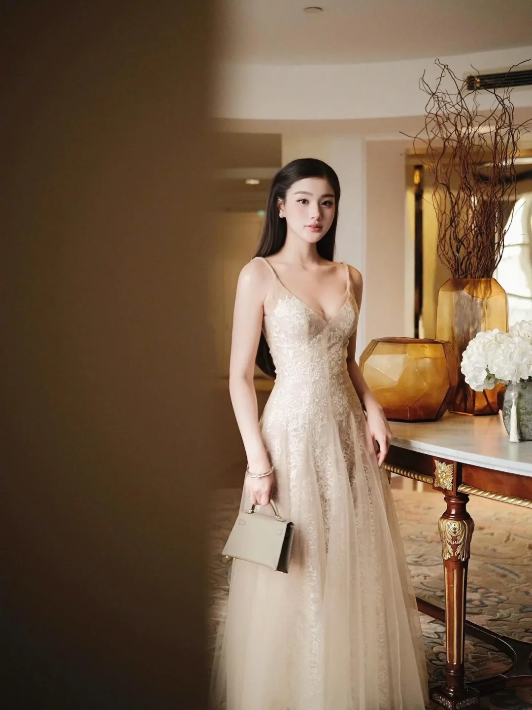 Ảnh 3 của Váy ren dài tiệc Chouchou màu be