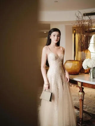 Ảnh 3 của Váy ren dài tiệc Chouchou màu be
