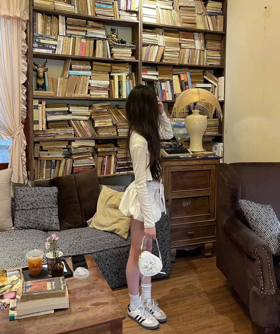 Photo 4 of Bộ croptop trắng chân váy xòe nữ