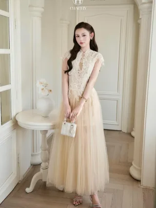 Photo 4 of Áo dài ren tulle kem nữ sang trọng