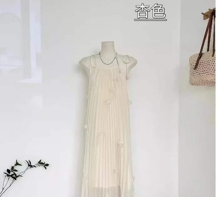 Photo 3 of Váy maxi trắng xếp ly boho vintage