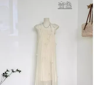 Photo 3 of Váy maxi trắng xếp ly boho vintage
