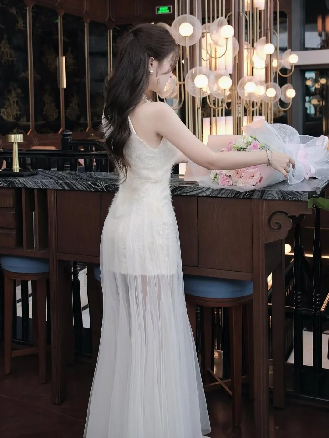 Photo 4 of Váy dạ hội trắng ren dài size S/M