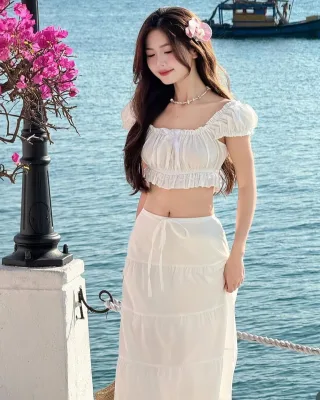 Photo 4 of Set áo trễ vai chân váy trắng nữ