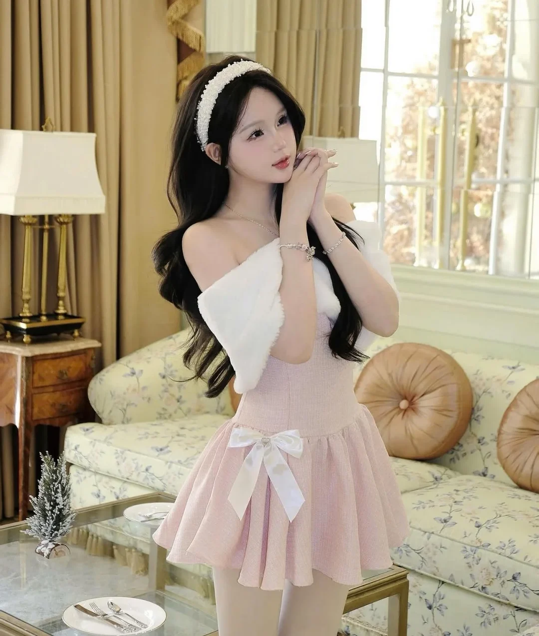 Ảnh 1 của Váy ngắn hồng trễ vai nơ trắng nữ