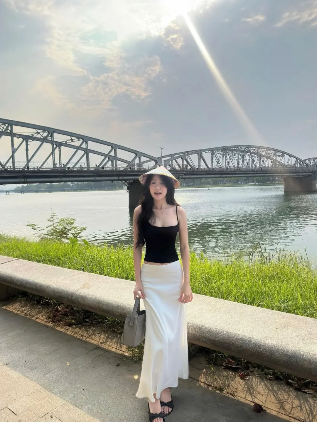 Photo 8 of Set áo hai dây đen chân váy trắng dài nữ