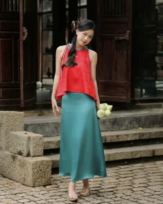 Photo 3 of Set yếm đỏ xanh lụa size M nữ