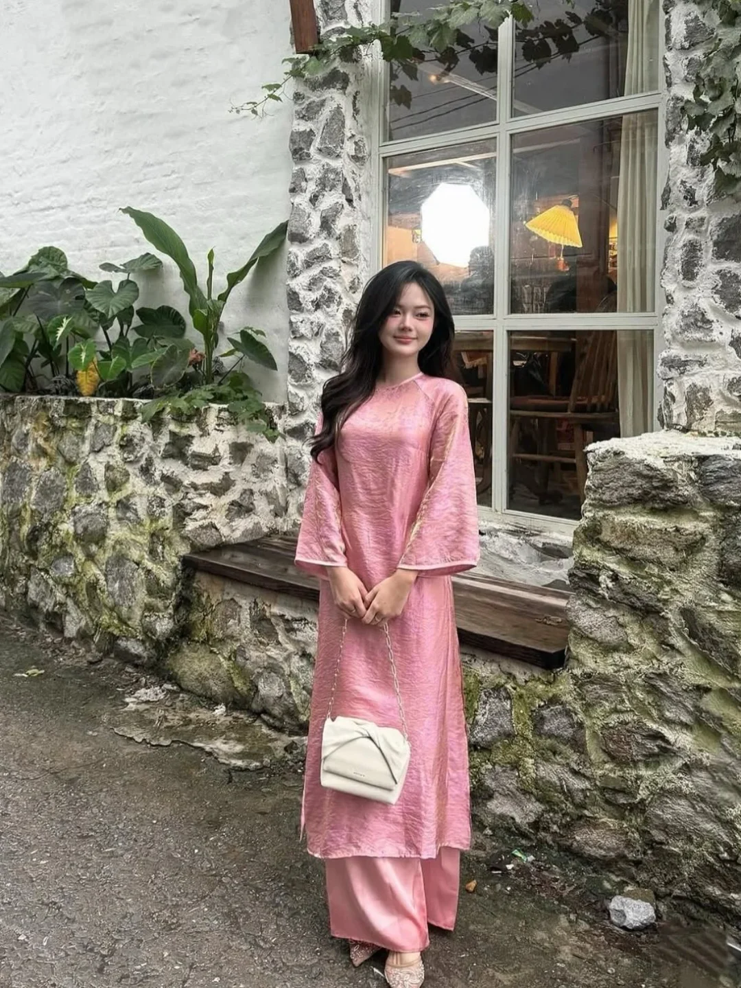 Ảnh 5 của Áo dài lụa hồng thêu hoa nữ cách tân