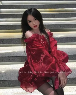 Ảnh 2 của Đầm trễ vai đỏ nhún bèo Nabi La Robe