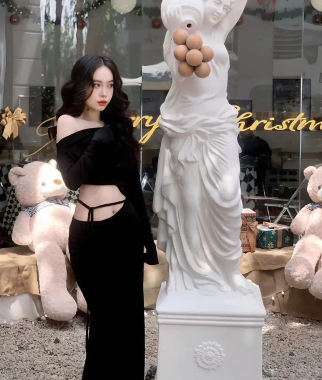 Photo 1 of Set croptop trễ vai chân váy dài đen