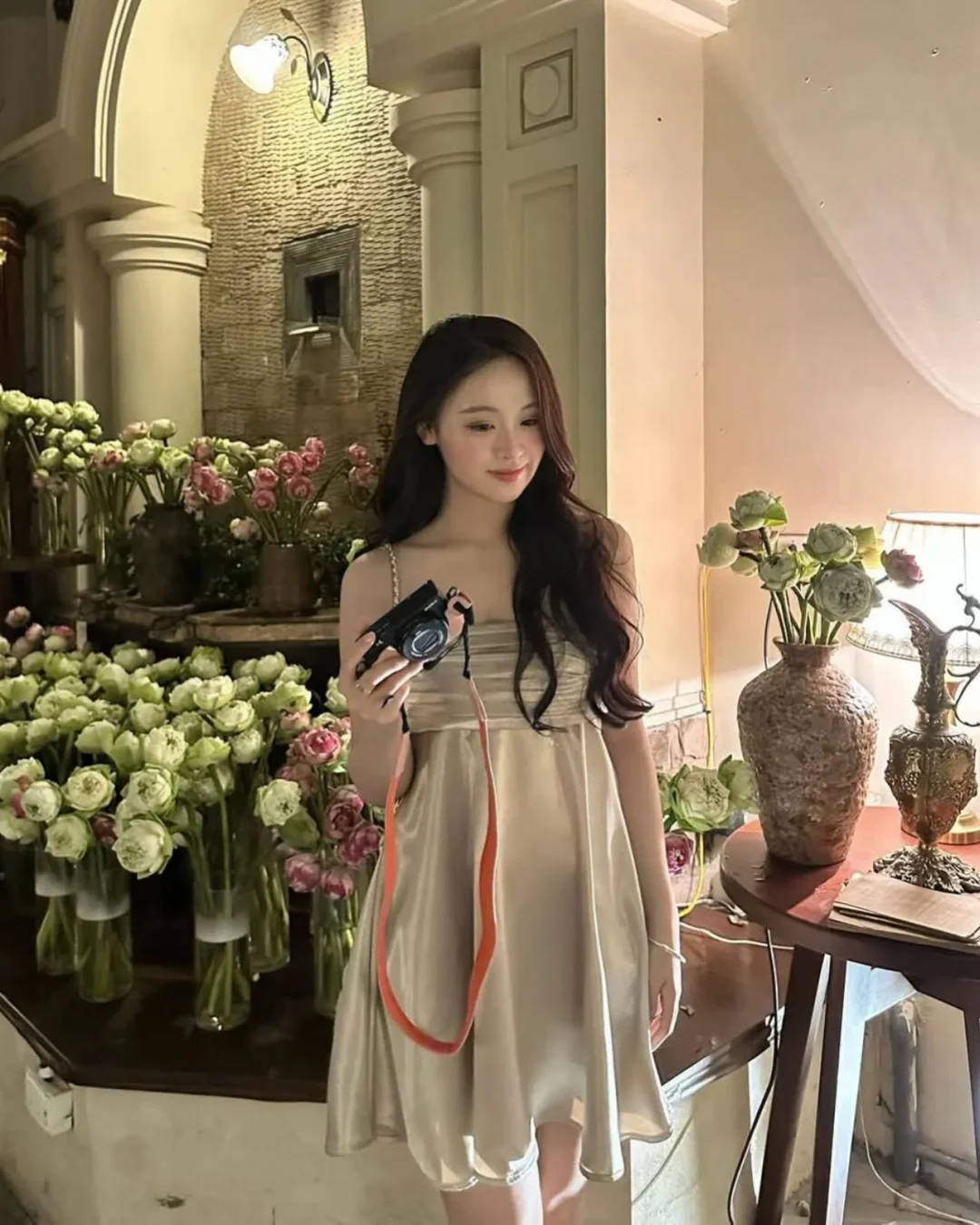 Ảnh 5 của Đầm satin trễ vai be nhạt size M
