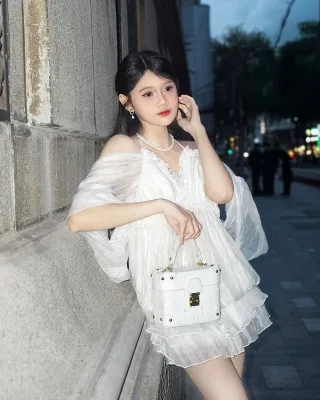 Photo 2 of Set váy trắng bèo nhún voan nữ