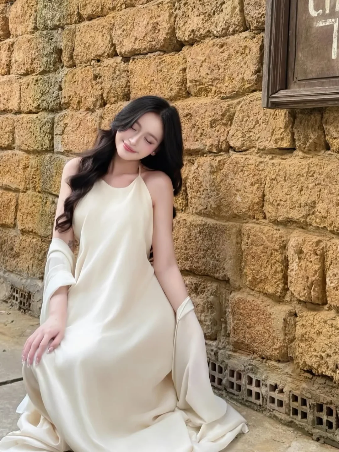 Ảnh 9 của Đầm maxi lụa kem hai dây nữ
