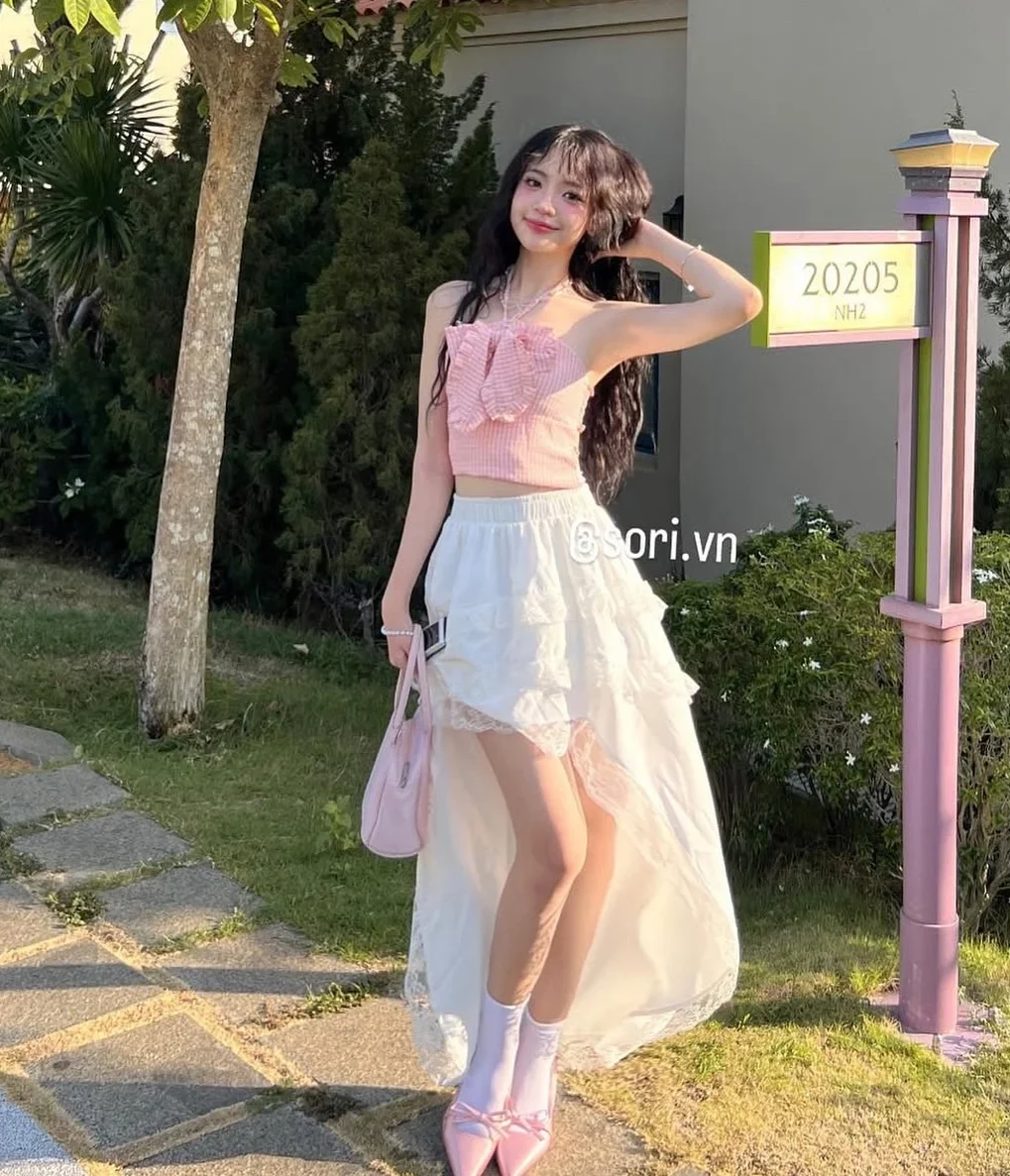 Ảnh 1 của Set croptop caro hồng váy trắng nữ