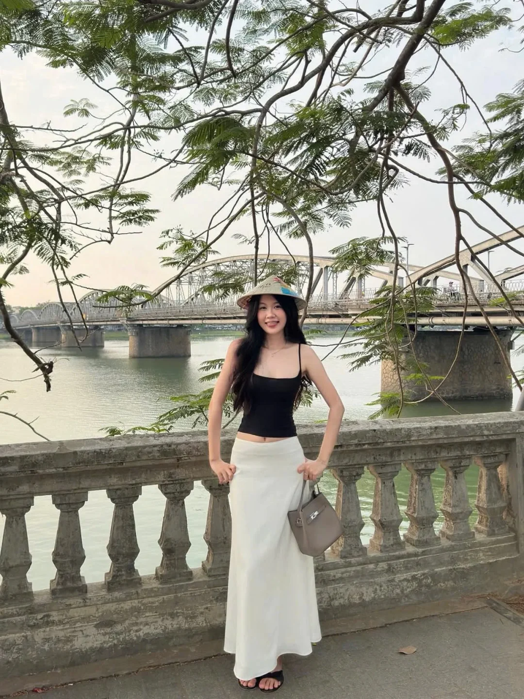 Photo 1 of Set áo hai dây đen chân váy trắng dài nữ